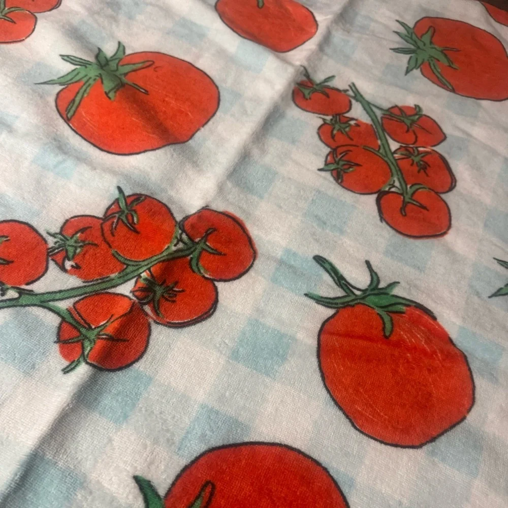 Deborah Connolly Designs🍅 DARLING Tomato Print Towel- machine washable🍅🍅